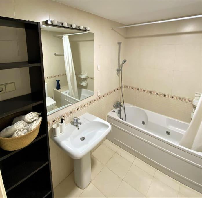 Klimatyczny Loft I Egzotyczny Basen Apartment Benalmadena Ngoại thất bức ảnh